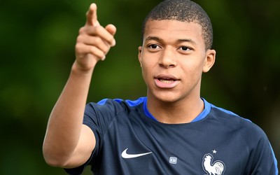 DB电竞快讯-内马尔点球踢飞葬送好局